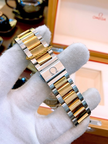 Đồng hồ Omega 23120422108001