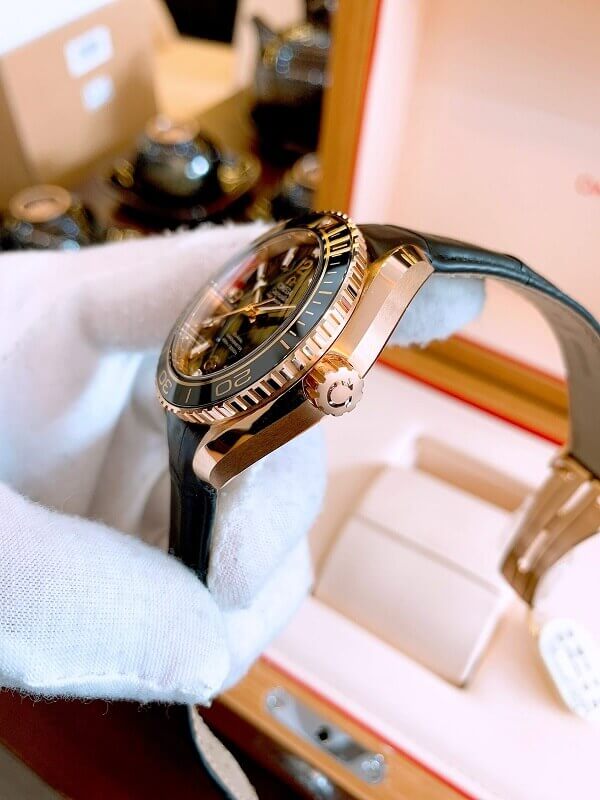 Đồng hồ Omega 23263382001001