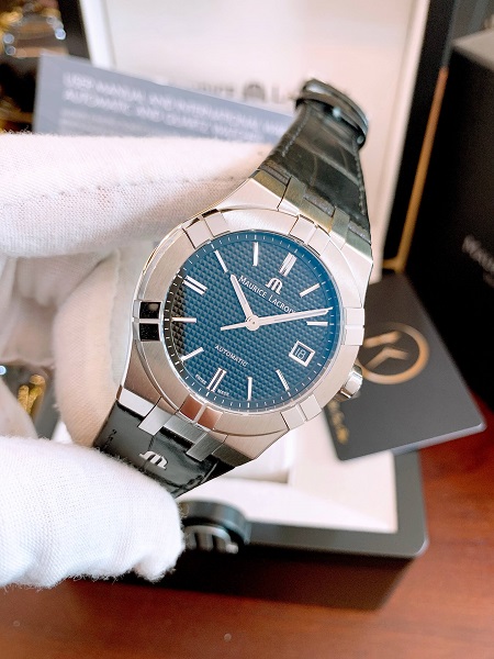 Đồng hồ Maurice Lacroix AI6007-SS001-330-1