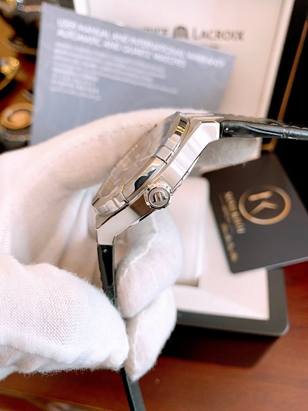 Đồng hồ Maurice Lacroix AI6007-SS001-330-1