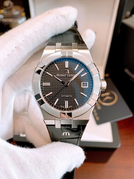 Đồng hồ Maurice Lacroix AI6007-SS001-330-1