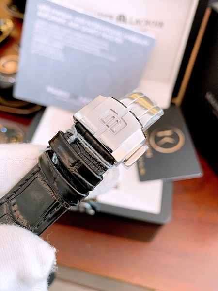 Đồng hồ Maurice Lacroix AI6007-SS001-330-1