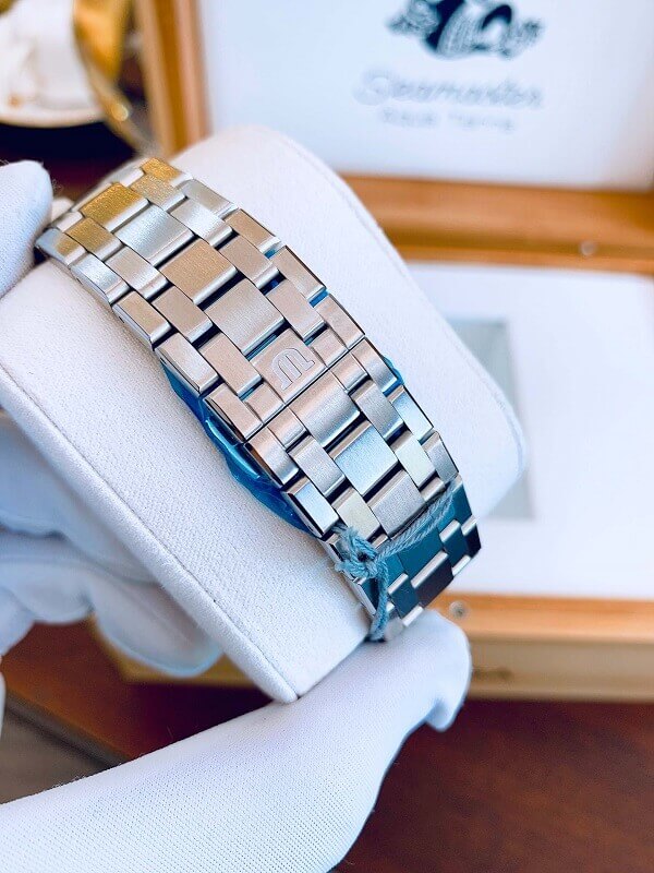 Đồng hồ Maurice Lacroix AI6007-SS002-430-1