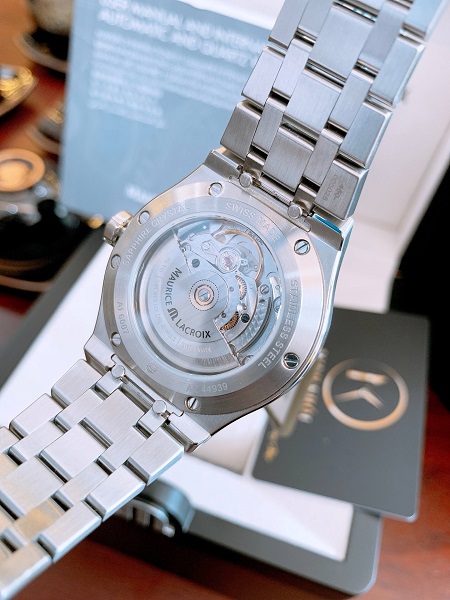 Đồng hồ Maurice Lacroix AI6007-SS002-731-1
