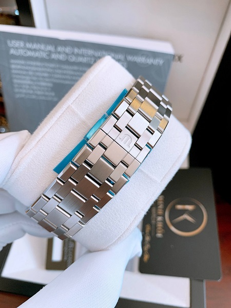 Đồng hồ Maurice Lacroix AI6007-SS002-731-1