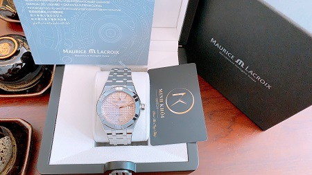 Đồng hồ Maurice Lacroix AI6007-SS002-731-1