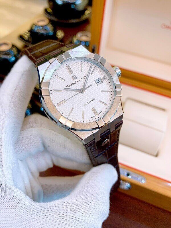 Đồng hồ Maurice Lacroix AI6008-SS001-130-1