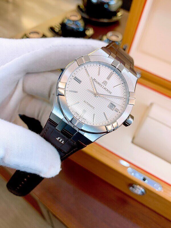 Đồng hồ Maurice Lacroix AI6008-SS001-130-1
