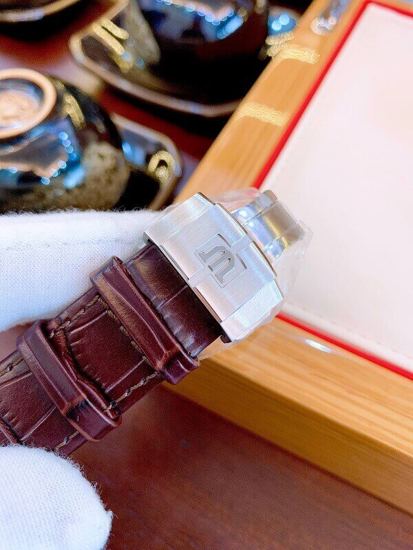 Đồng hồ Maurice Lacroix AI6008-SS001-130-1