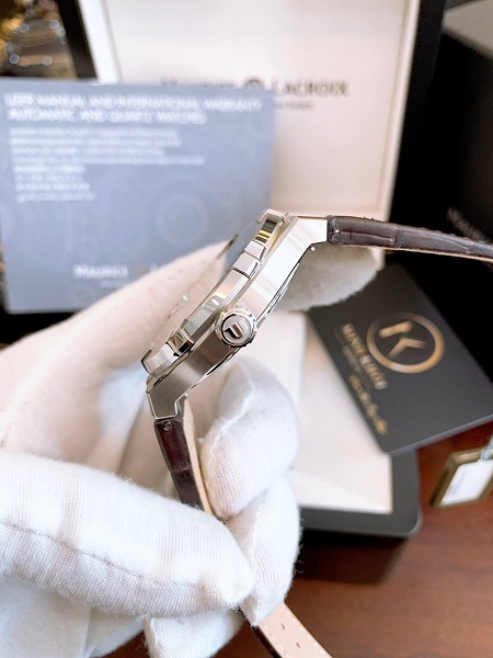 Đồng hồ Maurice Lacroix AI6008-SS001-331-1