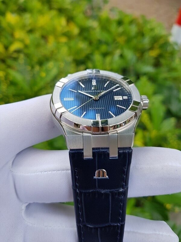 Đồng hồ Maurice Lacroix AI6008-SS001-430-1